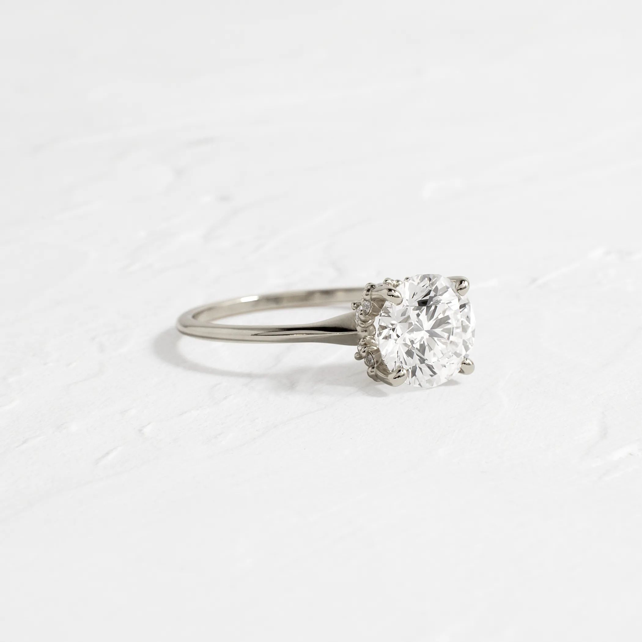 Fringes Ring, Round Cut