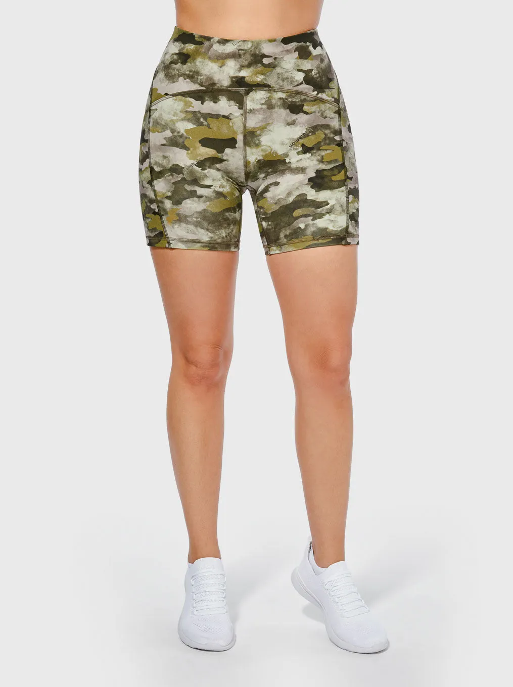 LULULEMON JUNIPER CAMO POWER THRU HR SHORT 6