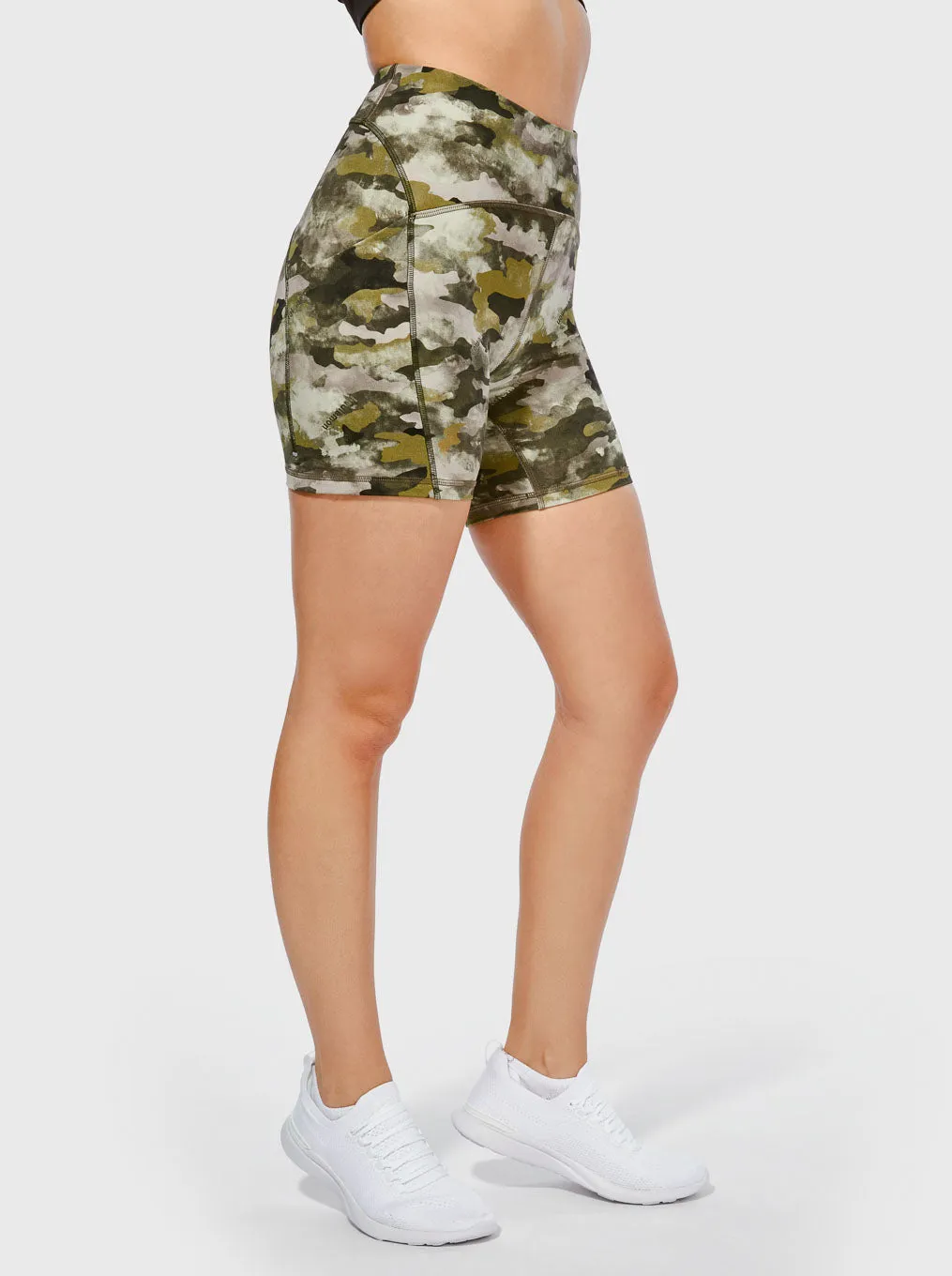 LULULEMON JUNIPER CAMO POWER THRU HR SHORT 6