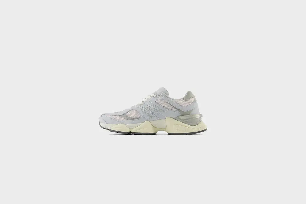 New Balance 9060 (Grey/Pink)